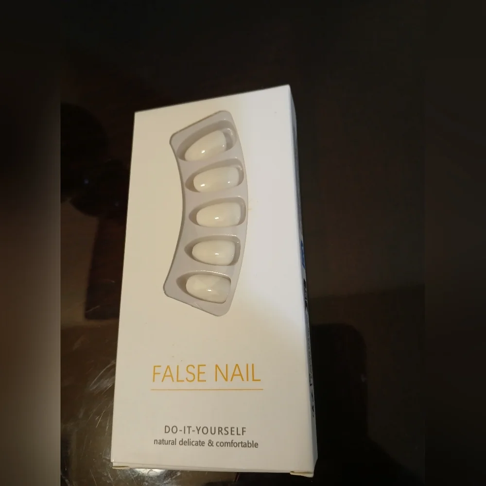 Artificial Nails - Picture 6 of 11